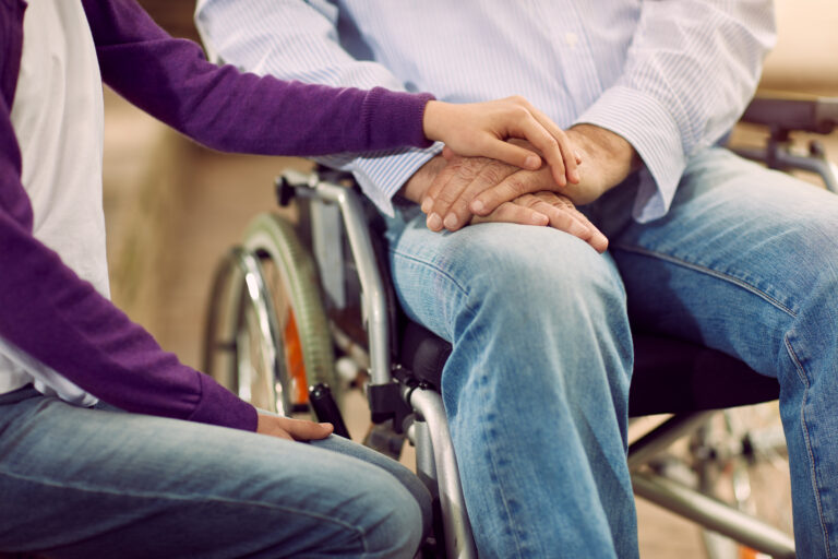 working-as-a-personal-assistant-zsl-erlangen-assistant-troestet-wheelchair-user